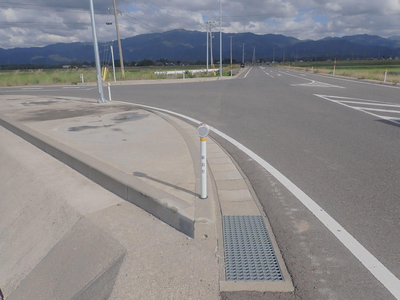 新発田市内事故復旧工事（視線誘導標・縁石補修）